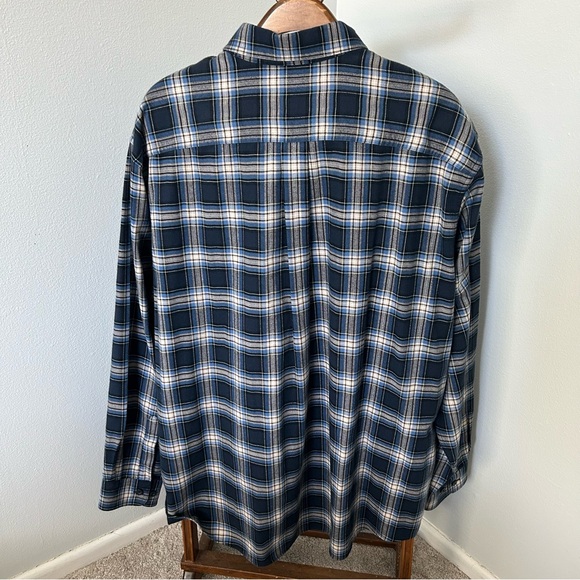 L.L. Bean Men's Navy and Cream Plaid Shirt - Picture 4 of 5